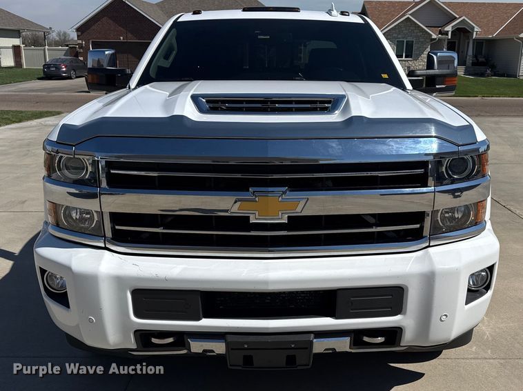 image for item DZ5429 2018 Chevrolet 2500HD High Country Crew Cab pickup truck