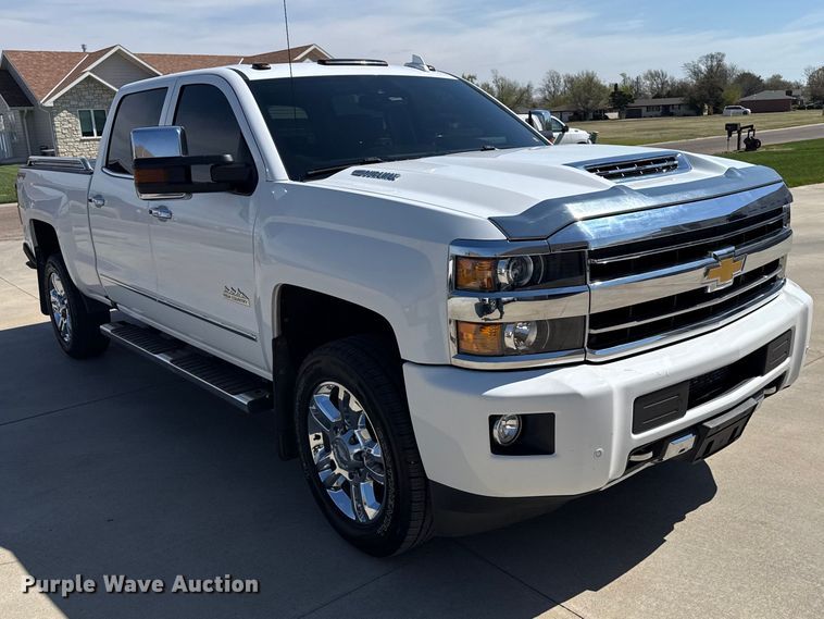 image for item DZ5429 2018 Chevrolet 2500HD High Country Crew Cab pickup truck