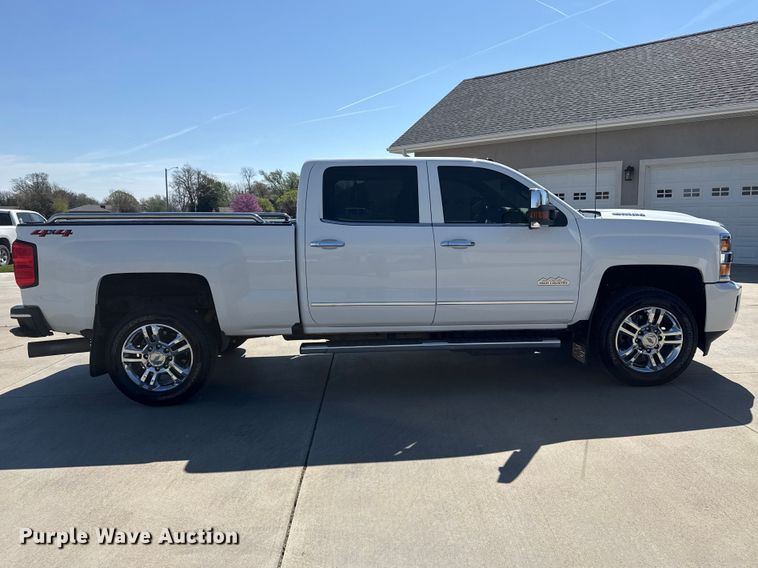 image for item DZ5429 2018 Chevrolet 2500HD High Country Crew Cab pickup truck