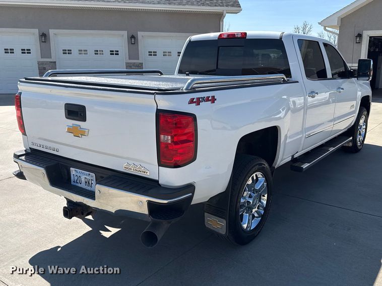 image for item DZ5429 2018 Chevrolet 2500HD High Country Crew Cab pickup truck