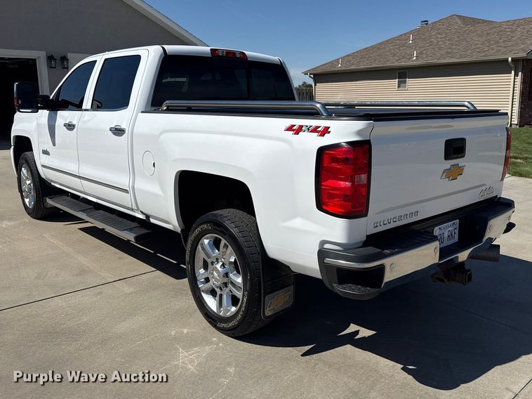 image for item DZ5429 2018 Chevrolet 2500HD High Country Crew Cab pickup truck