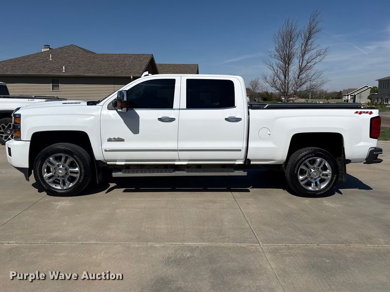 image for item DZ5429 2018 Chevrolet 2500HD High Country Crew Cab pickup truck