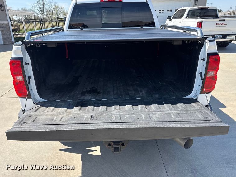 image for item DZ5429 2018 Chevrolet 2500HD High Country Crew Cab pickup truck