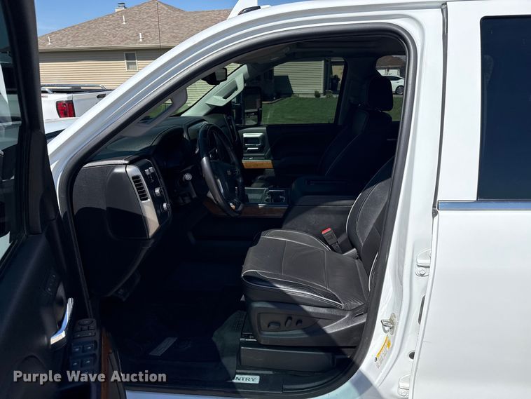 image for item DZ5429 2018 Chevrolet 2500HD High Country Crew Cab pickup truck