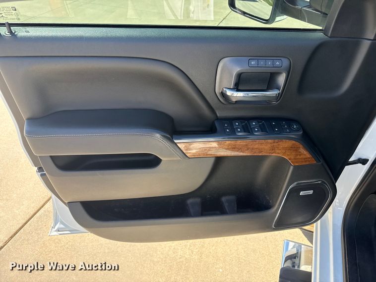 image for item DZ5429 2018 Chevrolet 2500HD High Country Crew Cab pickup truck