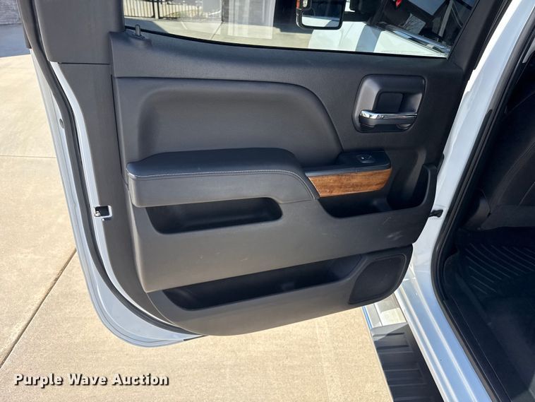 image for item DZ5429 2018 Chevrolet 2500HD High Country Crew Cab pickup truck