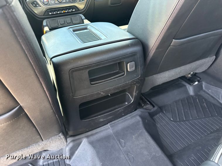 image for item DZ5429 2018 Chevrolet 2500HD High Country Crew Cab pickup truck