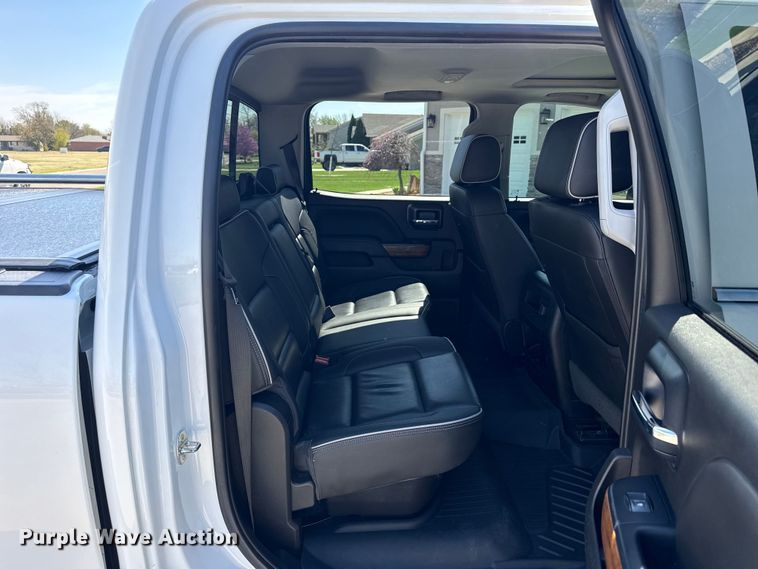 image for item DZ5429 2018 Chevrolet 2500HD High Country Crew Cab pickup truck