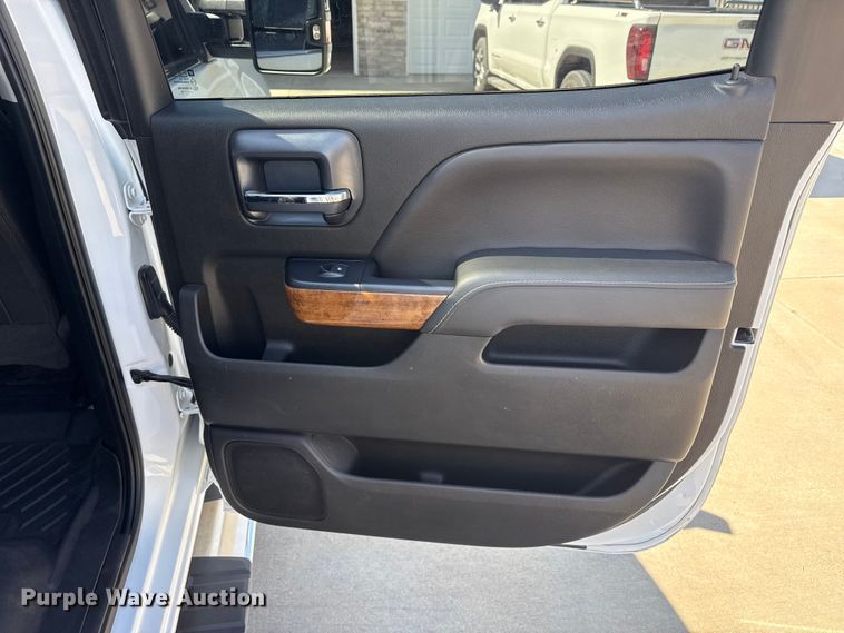 image for item DZ5429 2018 Chevrolet 2500HD High Country Crew Cab pickup truck