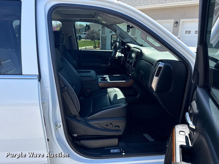 image for item DZ5429 2018 Chevrolet 2500HD High Country Crew Cab pickup truck