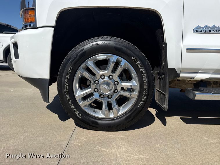 image for item DZ5429 2018 Chevrolet 2500HD High Country Crew Cab pickup truck