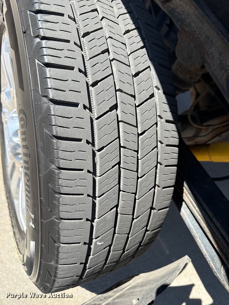 image for item DZ5429 2018 Chevrolet 2500HD High Country Crew Cab pickup truck