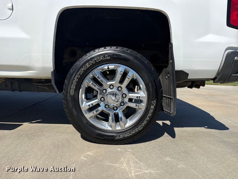 image for item DZ5429 2018 Chevrolet 2500HD High Country Crew Cab pickup truck