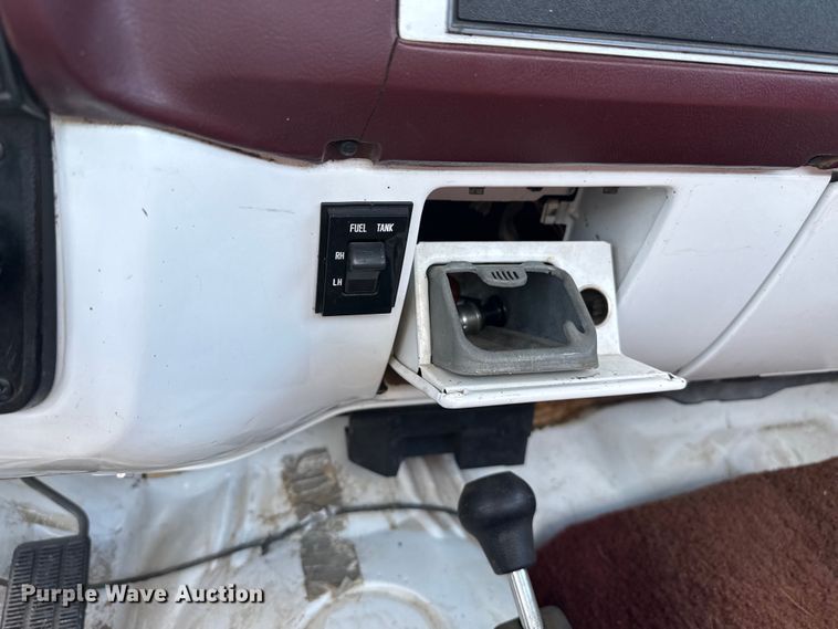 image for item DZ5432 1987 GMC Sierra 1500 pickup truck