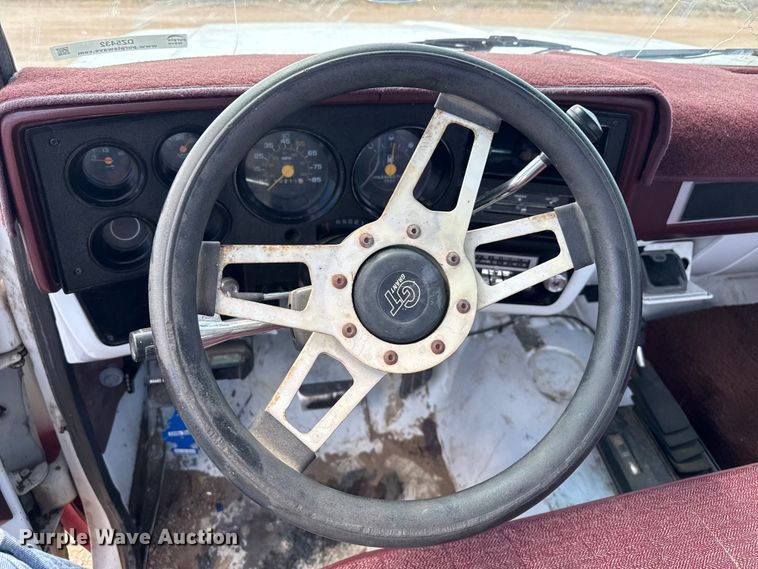 image for item DZ5432 1987 GMC Sierra 1500 pickup truck