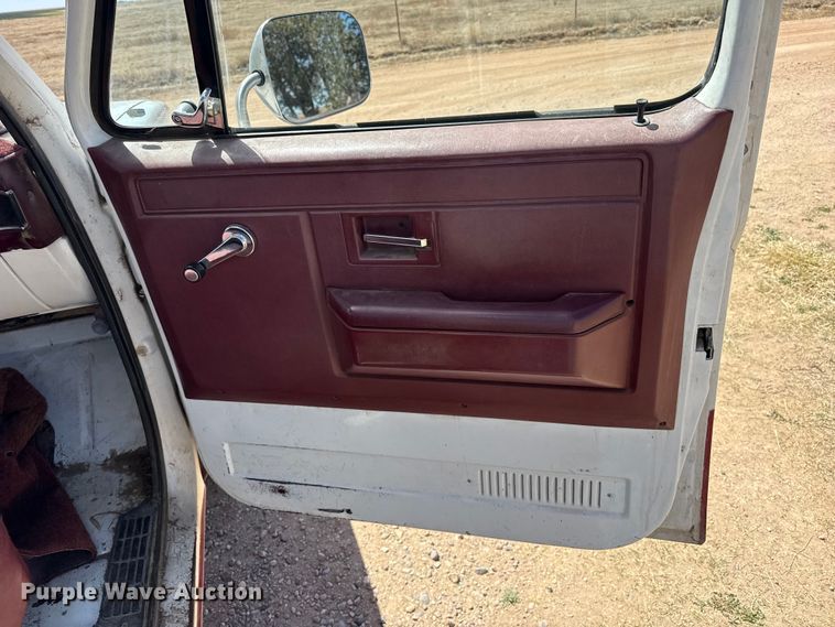 image for item DZ5432 1987 GMC Sierra 1500 pickup truck