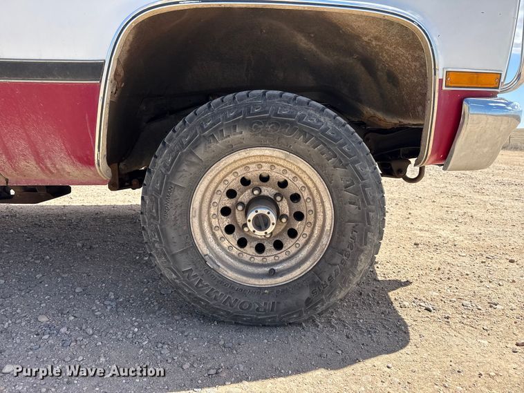 image for item DZ5432 1987 GMC Sierra 1500 pickup truck