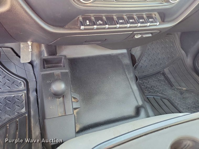 image for item DZ6982 2017 GMC Sierra 2500HD Ext. Cab pickup truck