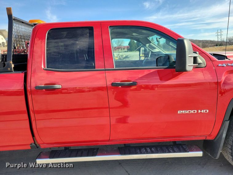 image for item DZ6982 2017 GMC Sierra 2500HD Ext. Cab pickup truck