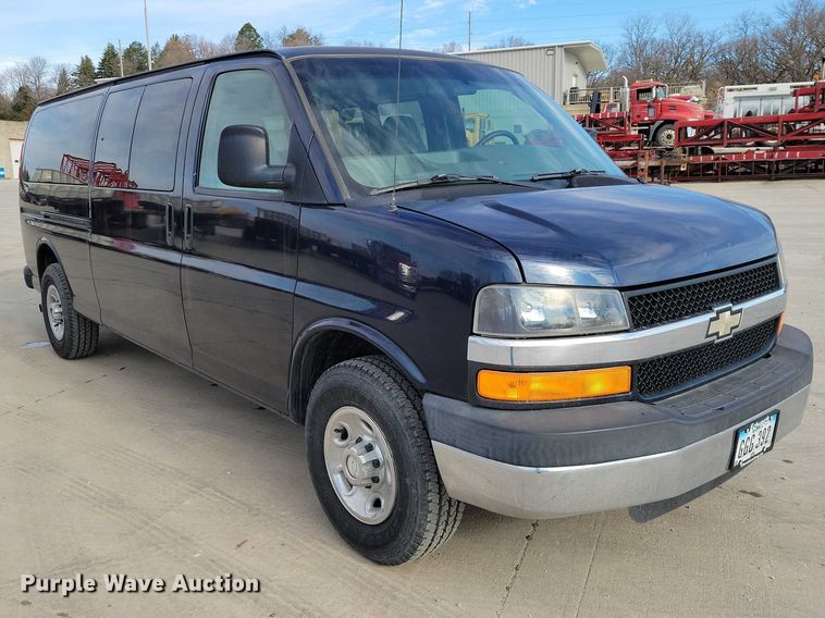 image for item DZ6983 2008 Chevrolet  Express 3500 van