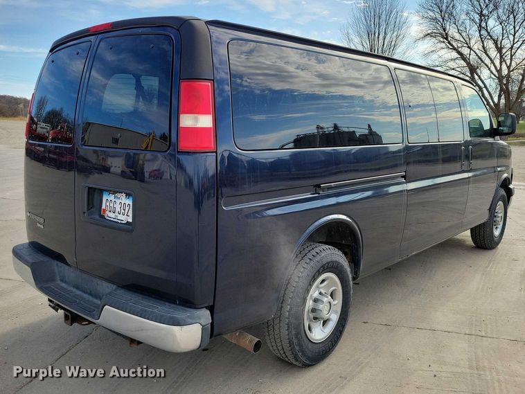 image for item DZ6983 2008 Chevrolet  Express 3500 van