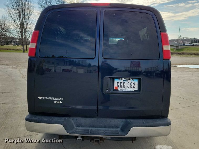 image for item DZ6983 2008 Chevrolet  Express 3500 van