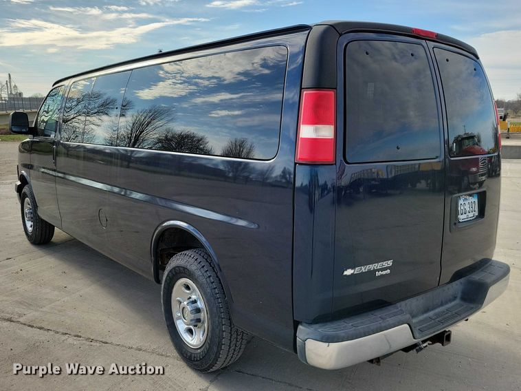 image for item DZ6983 2008 Chevrolet  Express 3500 van