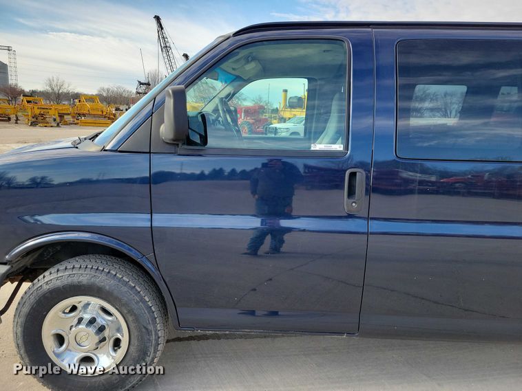 image for item DZ6983 2008 Chevrolet  Express 3500 van