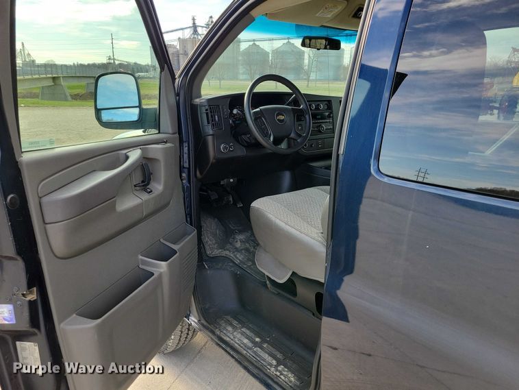 image for item DZ6983 2008 Chevrolet  Express 3500 van