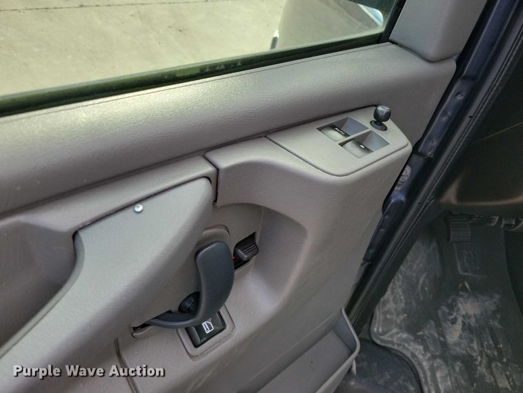 image for item DZ6983 2008 Chevrolet  Express 3500 van