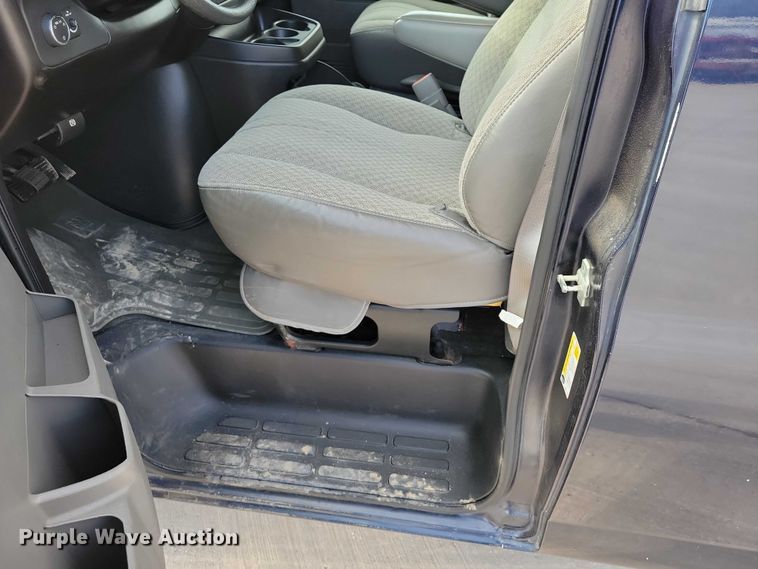 image for item DZ6983 2008 Chevrolet  Express 3500 van