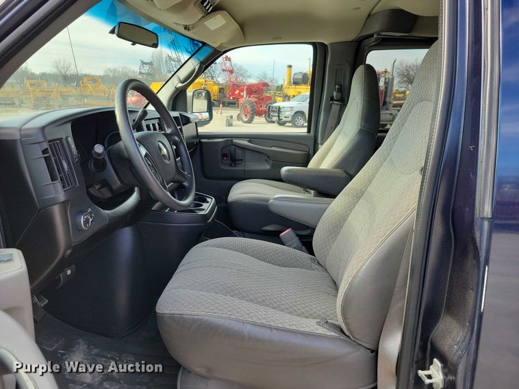 image for item DZ6983 2008 Chevrolet  Express 3500 van