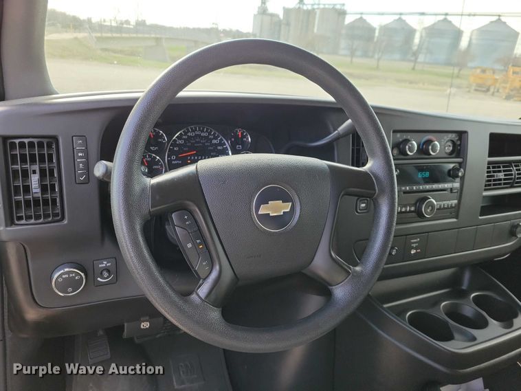 image for item DZ6983 2008 Chevrolet  Express 3500 van