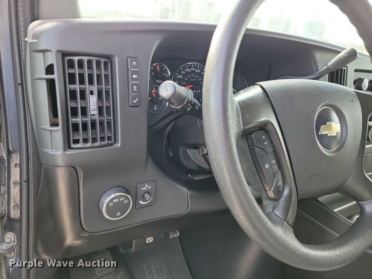 image for item DZ6983 2008 Chevrolet  Express 3500 van