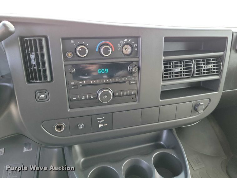 image for item DZ6983 2008 Chevrolet  Express 3500 van
