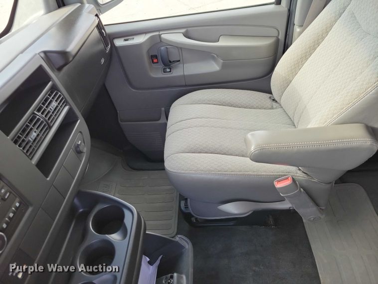 image for item DZ6983 2008 Chevrolet  Express 3500 van