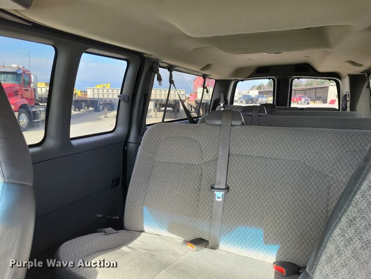 image for item DZ6983 2008 Chevrolet  Express 3500 van