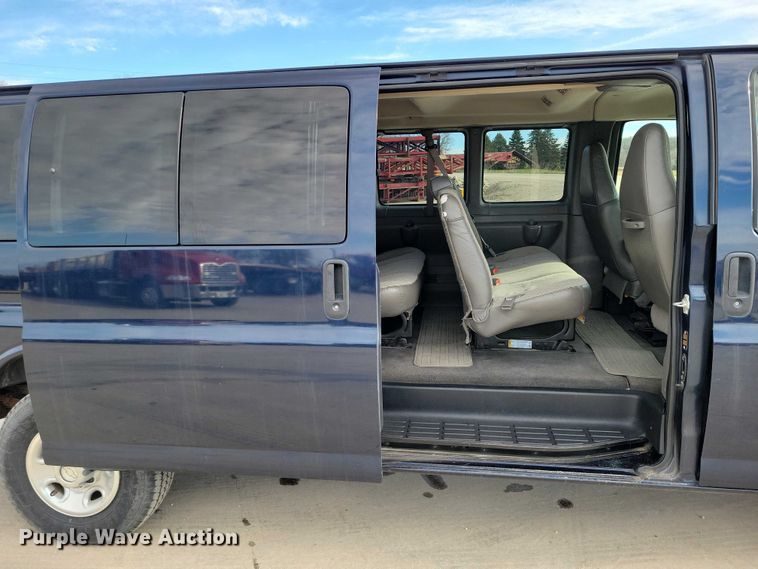 image for item DZ6983 2008 Chevrolet  Express 3500 van
