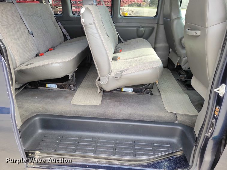 image for item DZ6983 2008 Chevrolet  Express 3500 van