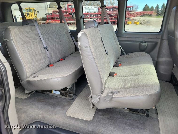 image for item DZ6983 2008 Chevrolet  Express 3500 van