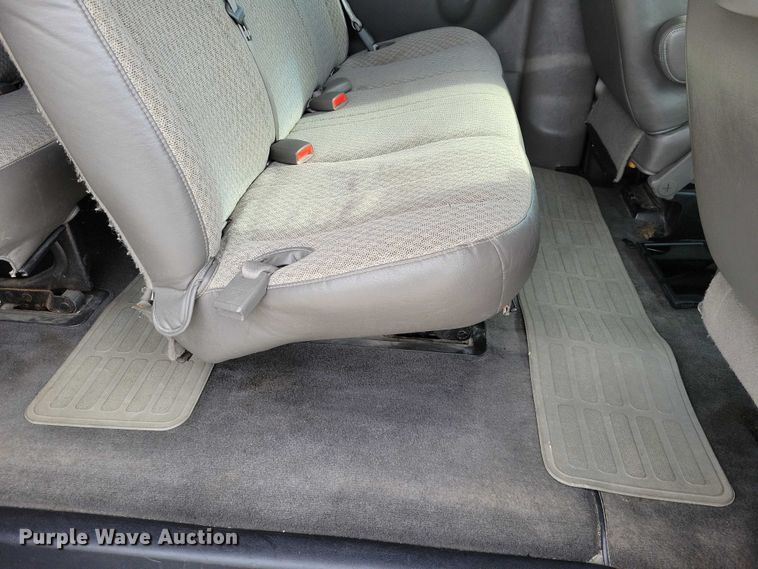 image for item DZ6983 2008 Chevrolet  Express 3500 van