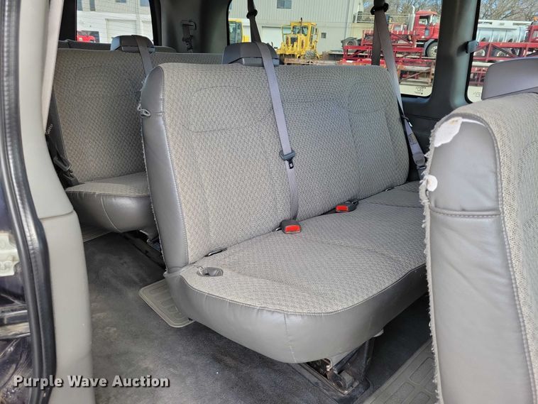 image for item DZ6983 2008 Chevrolet  Express 3500 van