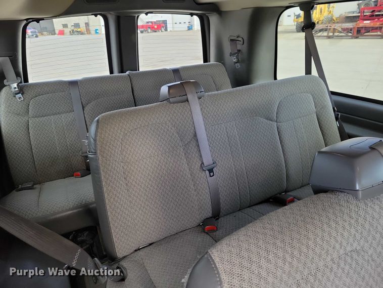 image for item DZ6983 2008 Chevrolet  Express 3500 van