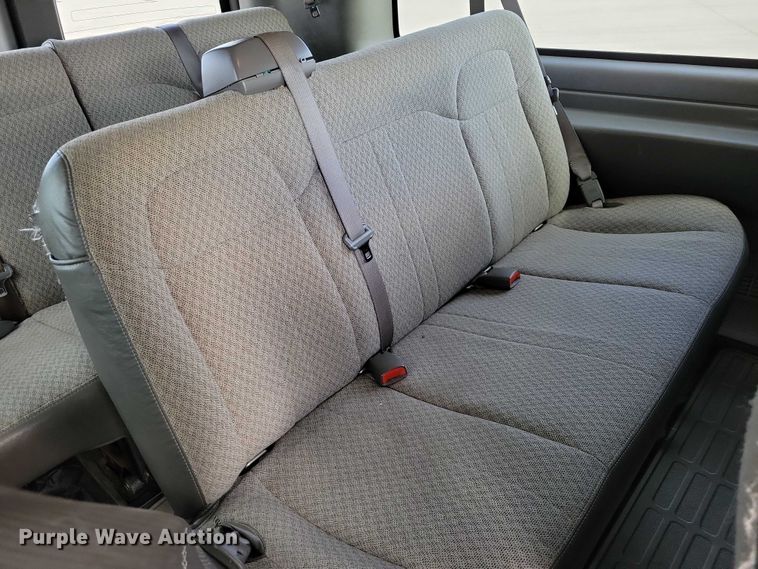 image for item DZ6983 2008 Chevrolet  Express 3500 van