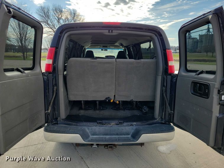image for item DZ6983 2008 Chevrolet  Express 3500 van