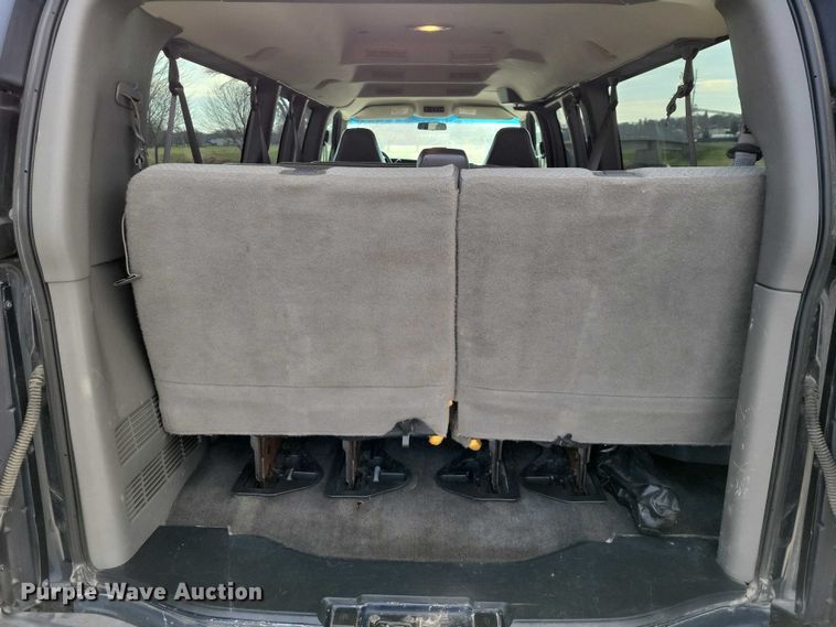 image for item DZ6983 2008 Chevrolet  Express 3500 van