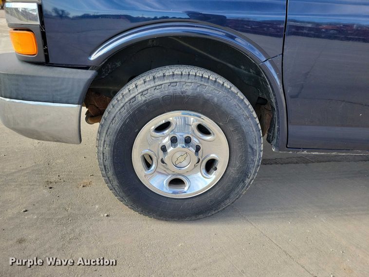image for item DZ6983 2008 Chevrolet  Express 3500 van