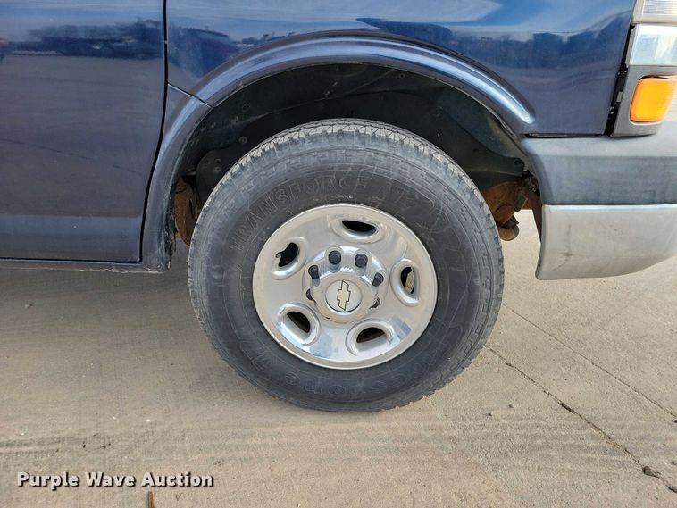 image for item DZ6983 2008 Chevrolet  Express 3500 van