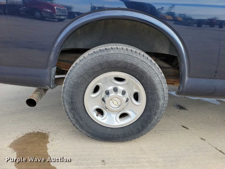 image for item DZ6983 2008 Chevrolet  Express 3500 van