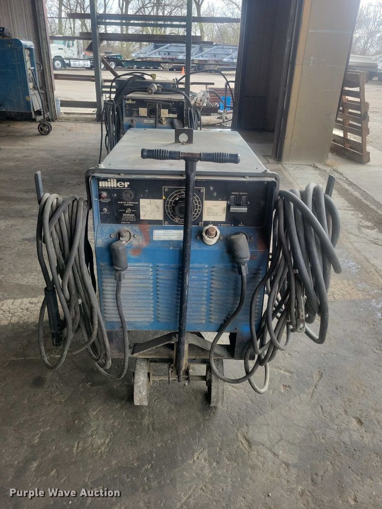 image for item DZ7006 Miller SRH-303 welder